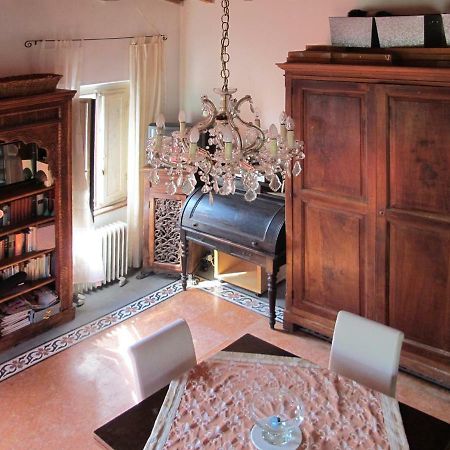 Budget Romance Tower Studio Apartment Lari Екстериор снимка