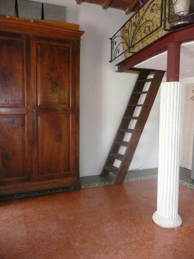 Budget Romance Tower Studio Apartment Lari Екстериор снимка