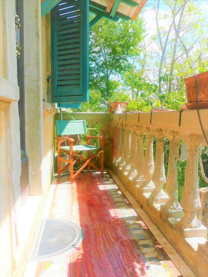 Budget Romance Tower Studio Apartment Lari Екстериор снимка
